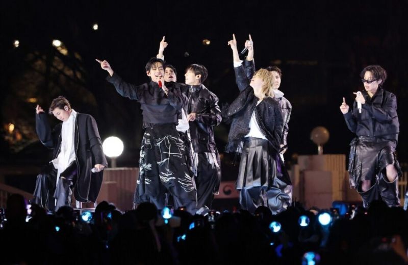 BTS hướng tới kỷ lục doanh thu