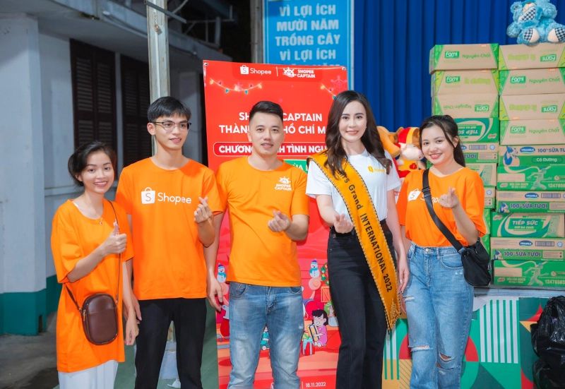 Hoa hậu Phan Kim Oanh nối dài hành trình yêu thương tại làng trẻ em SOS