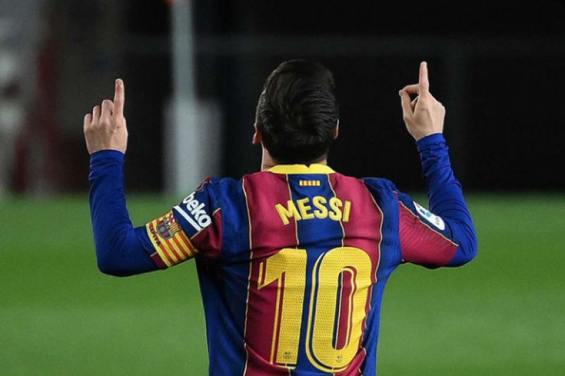 Messi gia hạn 2 năm với Barca