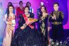 Nguy&ecirc;n Vũ c&ugrave;ng Mai Thu Huyền v&agrave; Băng Ch&acirc;u trao chứng nhận cho Top 10 cuộc thi Miss World Business 2019