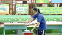 Chuyến Xe Nh&acirc;n &Aacute;i: Vượt qua nỗi đau mất vợ, người đ&agrave;n &ocirc;ng một m&igrave;nh bươn chải nu&ocirc;i con g&aacute;i n&ecirc;n người