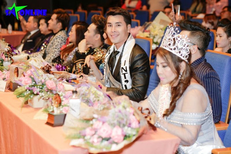 Á vương Hoàng Phi Kha điển trai khi ngồi ghế giám khảo Miss Việt Nam Worldwide 2018