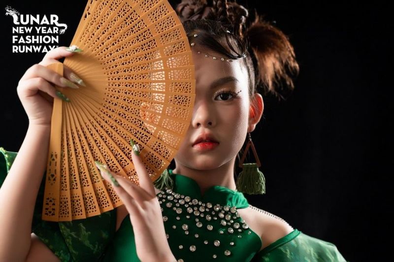 “Gương mặt đại diện” Nguyễn Doãn Hoàng Kim xinh đẹp trong BST Legacy of Ceramic