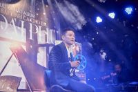 Ca sĩ Ho&agrave;i Ph&uacute; debut, ph&oacute;ng vi&ecirc;n hỏi: ''H&aacute;t hay như vầy, những năm qua anh ở đ&acirc;u?''