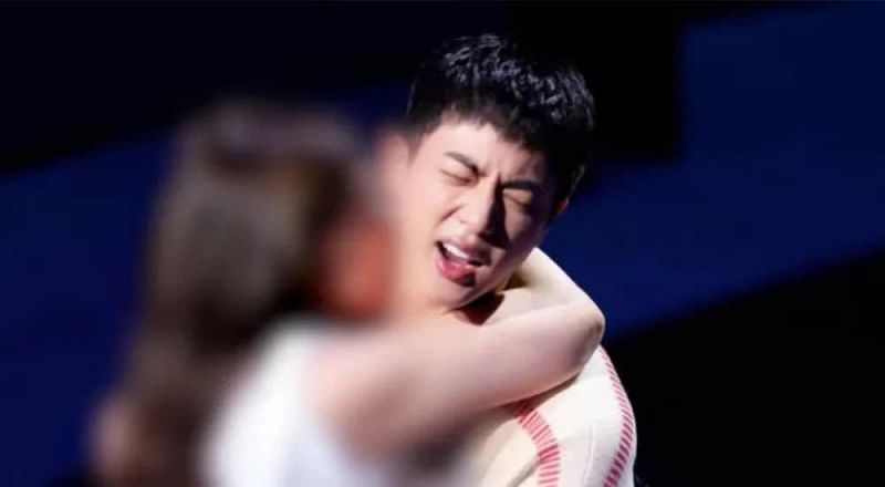 Vụ người phụ nữ Nhật Bản cưỡng h&ocirc;n Jin BTS