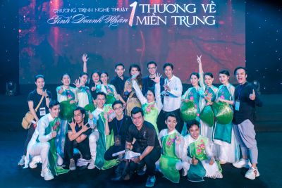 Đạo diễn Lê Việt vỡ òa trong hạnh phúc khi được dàn sao showbiz hỗ trợ trong Đêm Nghệ Thuật “Tình Doanh Nhân 1: Thương Về Miền Trung”