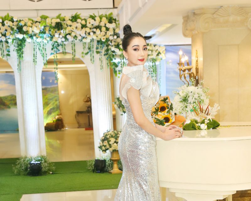 Hoa hậu Hồng Tươi tái xuất với nhan sắc xinh đẹp tại Gala Dinner