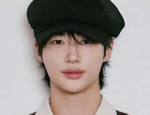 Byun Woo-seok khiến người hâm mộ “tan chảy” với vẻ ngoài trẻ trung trong ngày sinh nhật