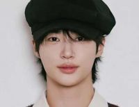 Byun Woo-seok khiến người hâm mộ “tan chảy” với vẻ ngoài trẻ trung trong ngày sinh nhật