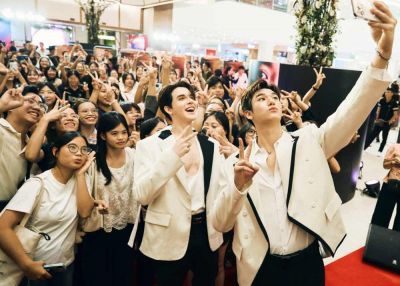 MosBank, Quốc Trường và Lâm Bảo Châu đi cinetour Chị Ngã Em Nâng: Ai điển trai nhất?