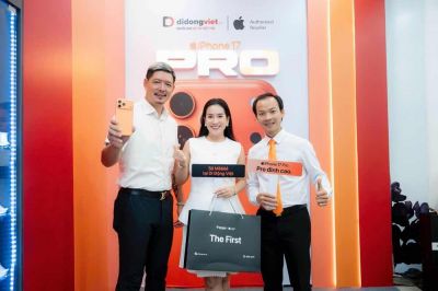MC Sam, DJ Mie cùng dàn sao Việt ‘đập hộp’ iPhone 17 Pro Max sớm nhất Việt Nam