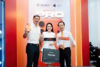 MC Sam, DJ Mie c&ugrave;ng d&agrave;n sao Việt &lsquo;đập hộp&rsquo; iPhone 17 Pro Max sớm nhất Việt Nam