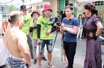 Nguyên Vũ làm Phạm Văn Mách ‘ bể bóng’ trong MV Hài Vui Vẻ Hok Quạo