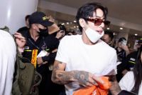 DPR IAN "nghẹt thở" trong v&ograve;ng v&acirc;y của người h&acirc;m mộ Việt Nam