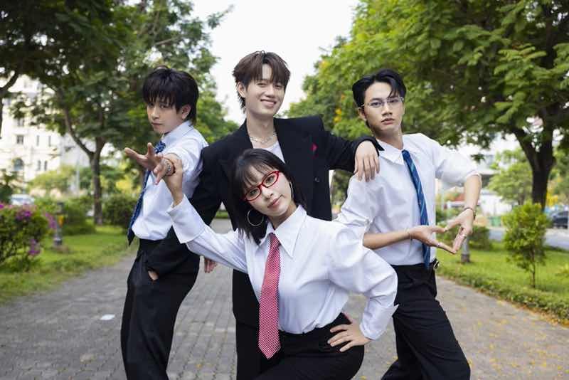 HỒ Đ&Ocirc;NG QUAN MANG HỘI BẠN TH&Acirc;N &ldquo;ĐẠI N&Aacute;O&rdquo; SẢN PHẨM &Acirc;M NHẠC ĐẦU TAY