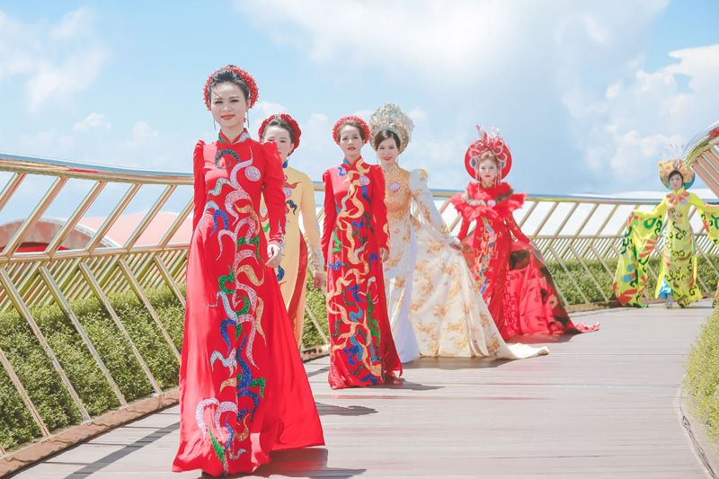 Dàn thí sinh Nữ hoàng doanh nhân đất Việt lộng lẫy trong Quốc phục áo dài