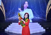NỮ SINH 2002 ĐĂNG QUANG &Eacute;N V&Agrave;NG 2020