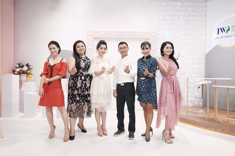 Ca sĩ Khánh Ngọc tư vấn phương pháp giữ eo con kiến sau khi sinh trong Talk show “Giải Mã Nhan Sắc”