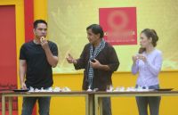 Trung Dũng, Đan L&ecirc; bỏ tiền t&uacute;i tặng trẻ em mồ c&ocirc;i