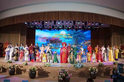Những &ldquo;sứ giả &aacute;o d&agrave;i nh&iacute;&rdquo; lan tỏa t&igrave;nh y&ecirc;u di sản từ th&agrave;nh phố Hoa Phượng Đỏ