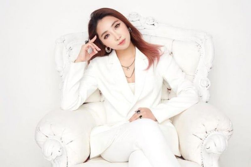 Minzy đăng ảnh &ldquo;Family&rdquo;, 2NE1 rạn nứt?