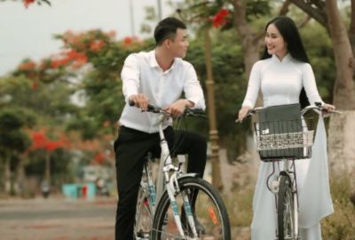 Vũ Linh và Đoàn Hồng Trang nồng nàn cùng mùa Phượng nở