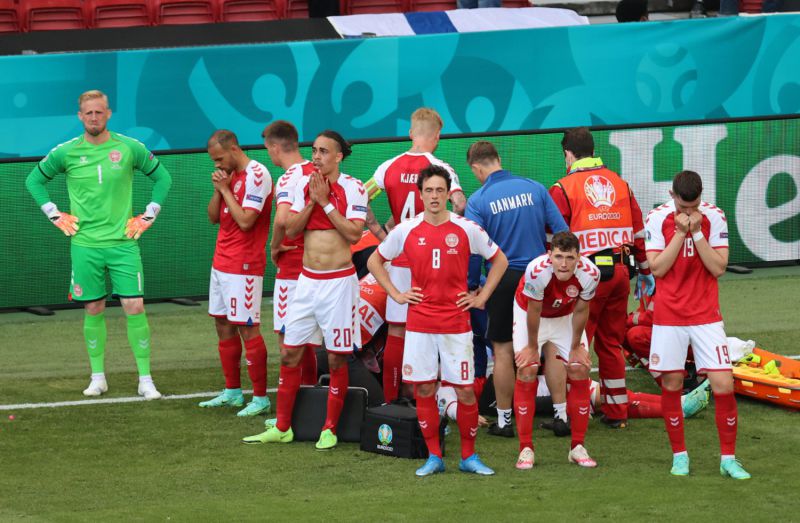 Christian Eriksen gục ngã trong trận đấu giữa Đan Mạch vs Phần Lan