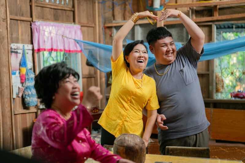 BỘ BA NẤU XÓI TRONG “CƯỚI VỢ CHO CHA” KHIẾN CẢ RẠP CƯỜI BÒ