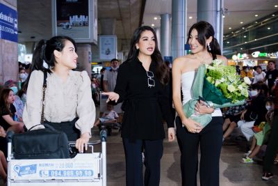 Hoa hậu Trương Ngọc Ánh đi đón Miss Earth 2022 – Mina Sue Choi đến Việt Nam