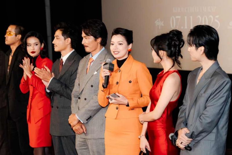 “TRÁI TIM QUÈ QUẶT” NHẬN TRÀNG PHÁO TAY DÀI SAU BUỔI CHIẾU RA MẮT TRUYỀN THÔNG