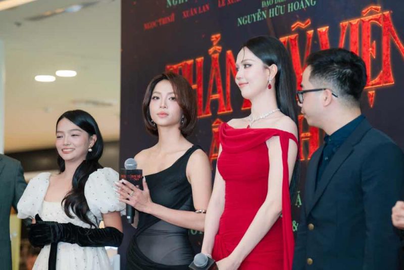 Showbiz Việt ch&uacute;c mừng phim &lsquo;Thẩm mỹ viện &acirc;m phủ&rsquo; của Xu&acirc;n Lan, Ngọc Trinh
