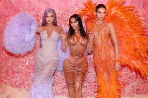 VÌ SAO SERIE TRUYỀN HÌNH THỰC TẾ VỀ GIA ĐÌNH KARDASHIAN CHẤM DỨT?