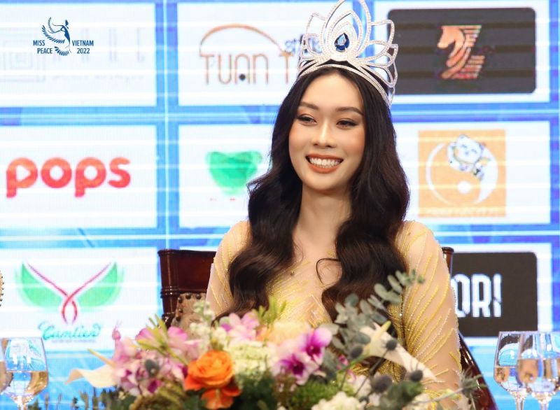 Top 3 Miss Peace Vietnam 2022 rạng rỡ gặp gỡ báo giới sau đăng quang