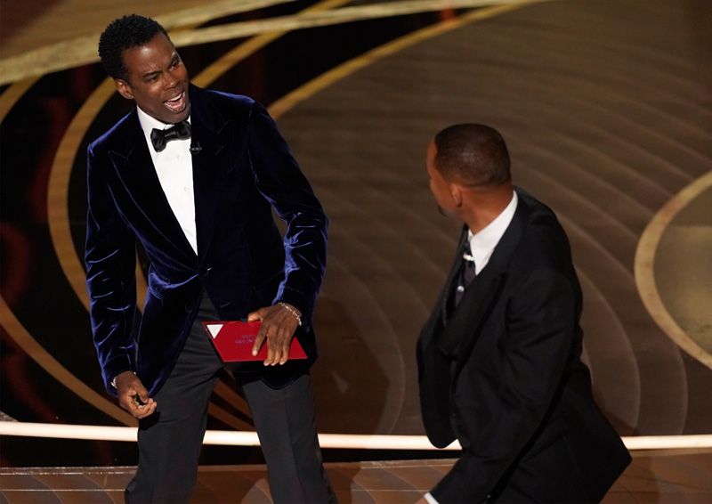 Chấn động Oscar 2022: Will Smith tát Chris Rock ngay trên sân khấu trực tiếp toàn cầu!