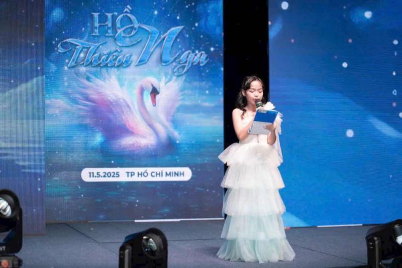 Hồ Thiện T&acirc;m - Từ c&ocirc; b&eacute; nh&uacute;t nh&aacute;t đến h&agrave;nh tr&igrave;nh khẳng định bản th&acirc;n tr&ecirc;n s&acirc;n khấu