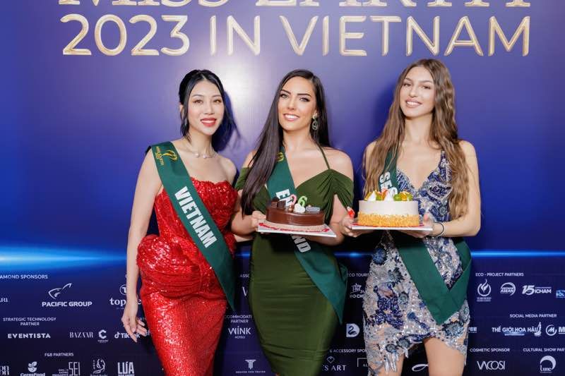 Hoa hậu Đỗ Lan Anh tổ chức tiệc sinh nhật bất ngờ cho thí sinh Miss Earth