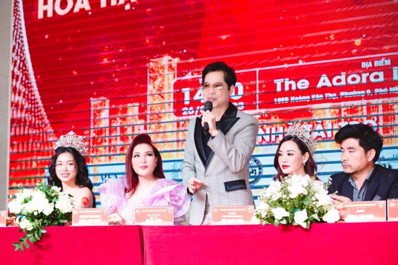 Danh ca Ngọc Sơn xúc động khi được hỏi về tiêu chí lựa chọn Hoa hậu Doanh nhân Việt Nam 2023