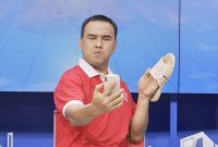 Sống ảo như MC Quyền Linh &ndash; Mang d&eacute;p tổ ong gi&aacute; gần 800 triệu