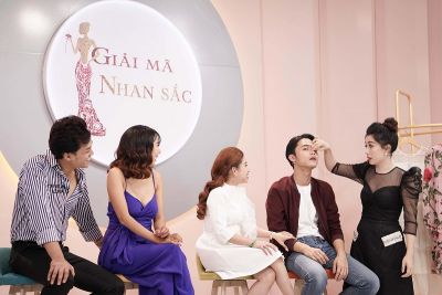 Ca sĩ Khánh Ngọc khoe dáng sexy và trang phục chuẩn hot trend trong Talk show “Giải Mã Nhan Sắc”