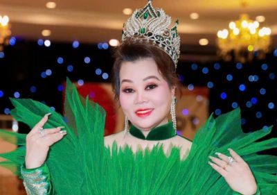 Hoa Hậu Áo dài Quý bà Hoàng Kim đắt show thời trang