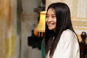 T&acirc;n binh được Khả Như v&agrave; Quang Tuấn đề cử cho nh&agrave; sản xuất, thay đ&agrave;n chị thực hiện cảnh ăn lươn sống trong Quỷ Nhập Tr&agrave;ng 2